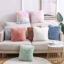 Kép betöltése a galériába, Faux Fur Plushy Throw Pillow
