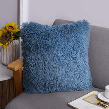 Kép betöltése a galériába, Faux Fur Plushy Throw Pillow