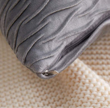 Kép betöltése a galériába, Elegant Soft Velvet Decoration Pillow
