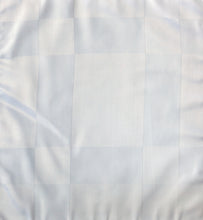 Kép betöltése a galériába, 100% Bamboo Luxury Super Soft Throw Pillow 40x40 cm / 15.5x15.5 inches